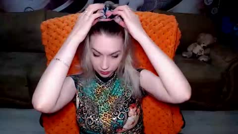 Snapshot of lovellymalina chatting on 16, 2, 2025 private open online show from 16, 2, 2025