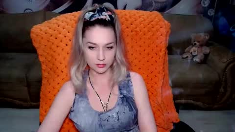Snapshot of lovellymalina chatting on 18, 2, 2025 private open online show from 18, 2, 2025
