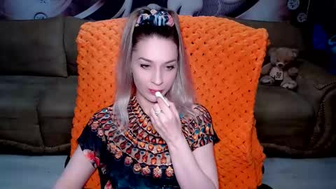 Snapshot of lovellymalina chatting on 1, 3, 2025 private open online show from 1, 3, 2025