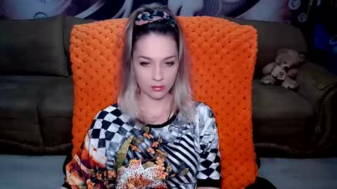 Snapshot of lovellymalina chatting on 2, 3, 2025 private open online show from 2, 3, 2025