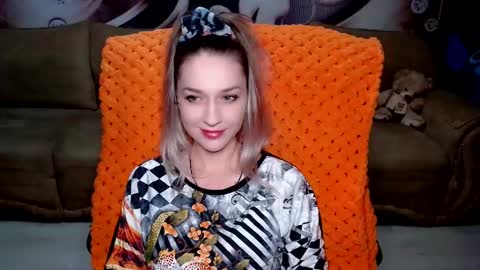 Snapshot of lovellymalina chatting on 2, 3, 2025 private open online show from 2, 3, 2025