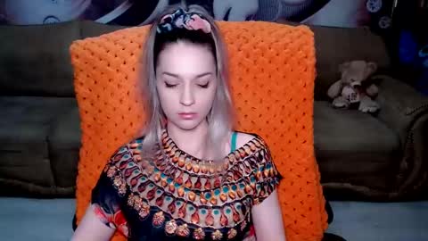Snapshot of lovellymalina chatting on 4, 3, 2025 private open online show from 4, 3, 2025