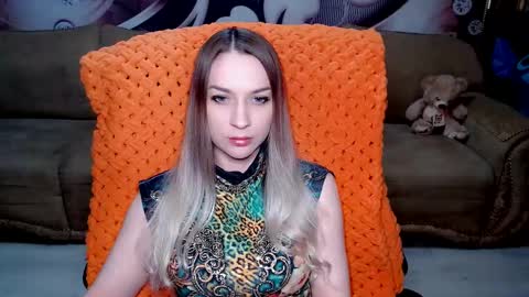 Snapshot of lovellymalina chatting on 5, 3, 2025 private open online show from 5, 3, 2025
