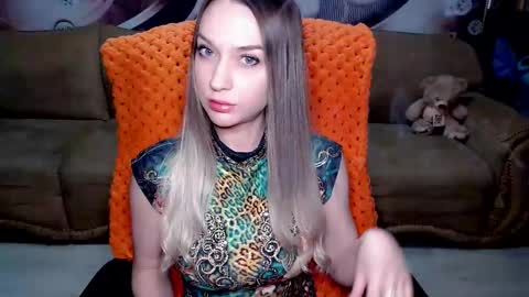 Snapshot of lovellymalina chatting on 5, 3, 2025 private open online show from 5, 3, 2025