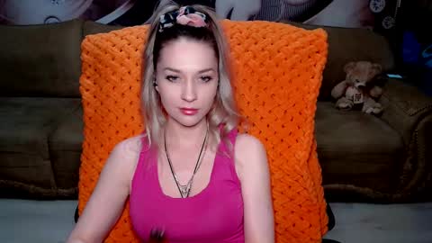 Snapshot of lovellymalina chatting on 6, 3, 2025 private open online show from 6, 3, 2025