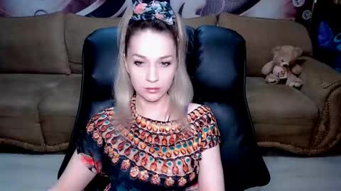 Snapshot of lovellymalina chatting on 9, 3, 2025 private open online show from 9, 3, 2025