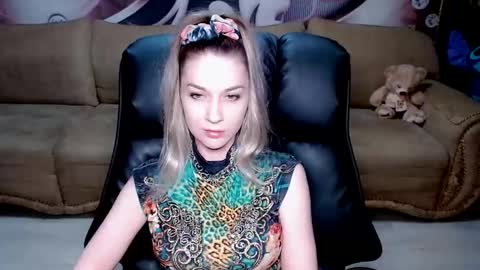 Snapshot of lovellymalina chatting on 11, 3, 2025 private open online show from 11, 3, 2025