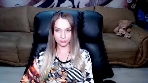 Snapshot of lovellymalina chatting on 12, 3, 2025 private open online show from 12, 3, 2025
