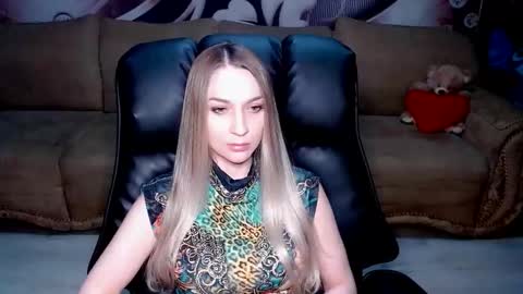 Snapshot of lovellymalina chatting on 20, 9, 2025 private open online show from 20, 9, 2025