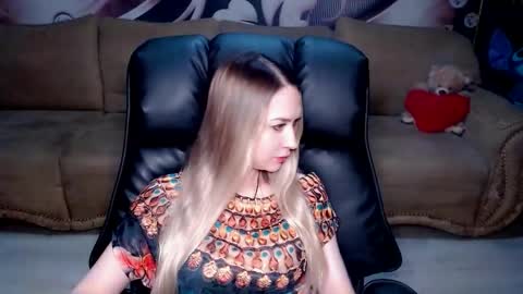 Snapshot of lovellymalina chatting on 2, 10, 2025 private open online show from 2, 10, 2025