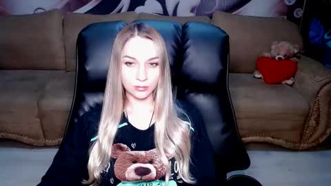 Snapshot of lovellymalina chatting on 7, 10, 2025 private open online show from 7, 10, 2025