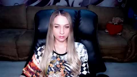 Snapshot of lovellymalina chatting on 9, 10, 2025 private open online show from 9, 10, 2025