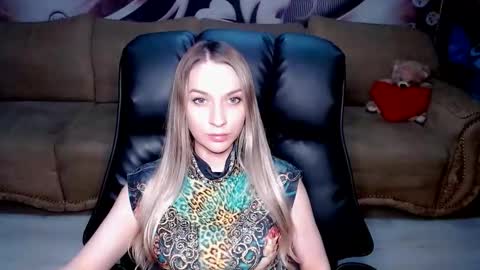 Snapshot of lovellymalina chatting on 18, 10, 2025 private open online show from 18, 10, 2025