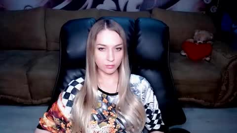 Snapshot of lovellymalina chatting on 24, 10, 2025 private open online show from 24, 10, 2025