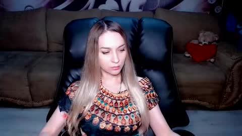 Snapshot of lovellymalina chatting on 27, 10, 2025 private open online show from 27, 10, 2025