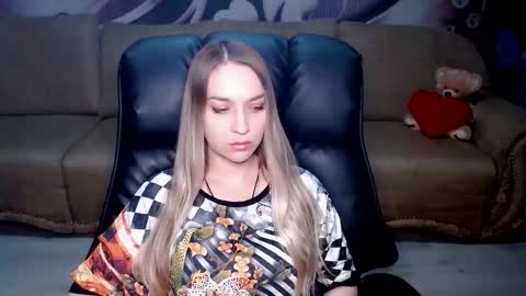 Snapshot of lovellymalina chatting on 13, 1, 2026 private open online show from 13, 1, 2026