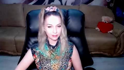 Snapshot of lovellymalina chatting on 7, 2, 2026 private open online show from 7, 2, 2026