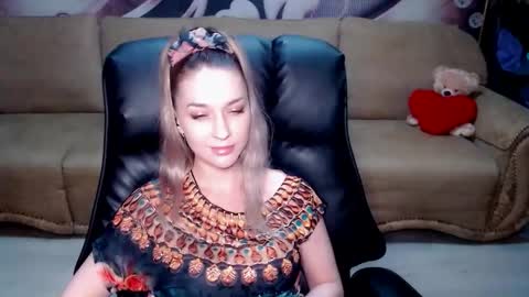 Snapshot of lovellymalina chatting on 5, 3, 2026 private open online show from 5, 3, 2026