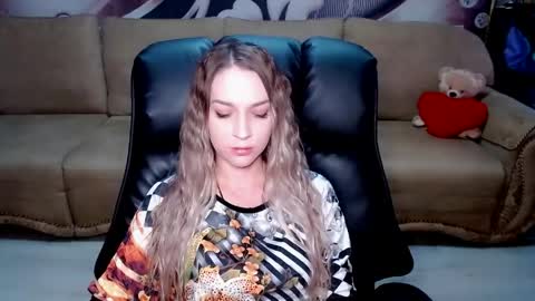 Snapshot of lovellymalina chatting on 11, 3, 2026 private open online show from 11, 3, 2026