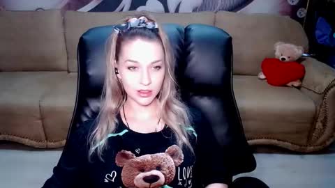 Snapshot of lovellymalina chatting on 13, 3, 2026 private open online show from 13, 3, 2026
