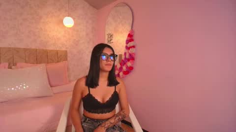 lovely_julls online show from 6, 2, 2026