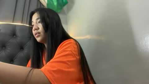 lovely_leah23 online show from 9, 2, 2026