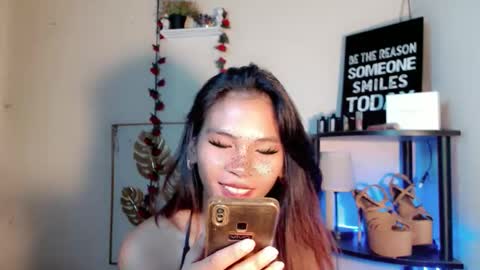 Snapshot of lovely_oliviax chatting on 19, 4, 2026 KATE online show from 19, 4, 2026
