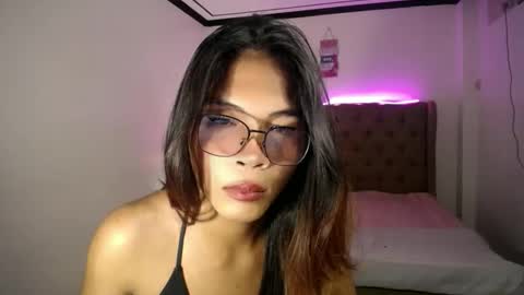 Snapshot of lovely_oliviax chatting on 13, 5, 2026 KATE online show from 13, 5, 2026