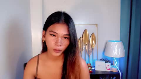 Snapshot of lovely_oliviax chatting on 25, 5, 2026 KATE online show from 25, 5, 2026