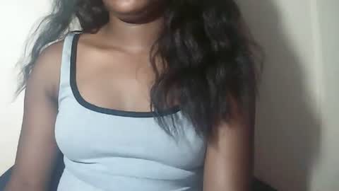 lovelylarra online show from 25, 3, 2026