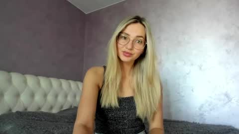 Lovely Rose online show from 8, 3, 2025