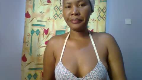 Snapshot of lovelyy_dreams chatting on 22, 4, 2026 Hanna online show from 22, 4, 2026