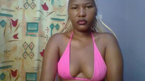 Snapshot of lovelyy_dreams chatting on 25, 4, 2026 Hanna online show from 25, 4, 2026