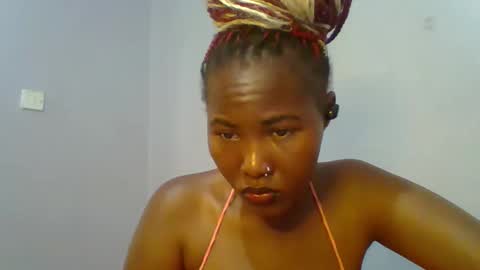 Snapshot of lovelyy_dreams chatting on 7, 5, 2026 Hanna online show from 7, 5, 2026