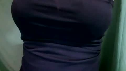 Snapshot of lovemae352295 chatting on 10, 12, 2024 lovemae352295 online show from 10, 12, 2024