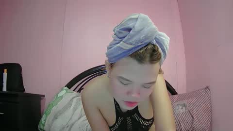 Snapshot of lovemae352295 chatting on 13, 2, 2025 lovemae352295 online show from 13, 2, 2025