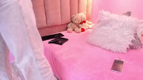 L O V E  online show from 9, 10, 2025