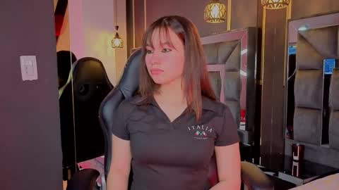 Snapshot of lovequinn_mjs chatting on 6, 11, 2025 Love online show from 6, 11, 2025