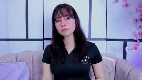 Snapshot of lovequinn_mjs chatting on 15, 12, 2025 Love online show from 15, 12, 2025