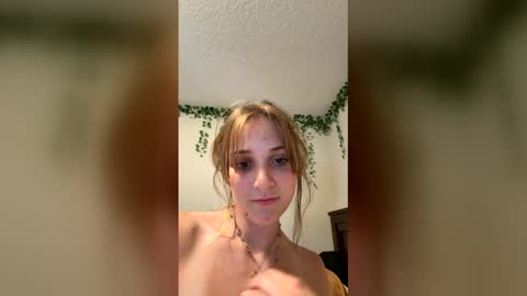 Snapshot of lovergirll1717 chatting on 4, 6, 2026 lovergirll1717 online show from 4, 6, 2026