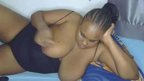 Snapshot of loveytiana chatting on 18, 4, 2026 loveytiana online show from 18, 4, 2026