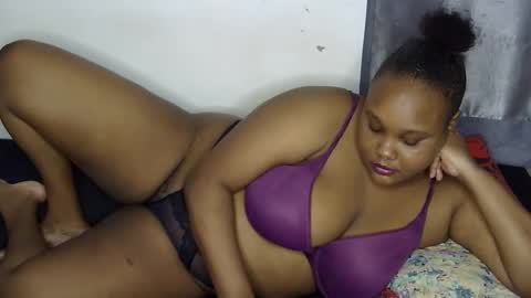 Snapshot of loveytiana chatting on 19, 5, 2026 loveytiana online show from 19, 5, 2026