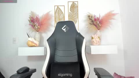 Snapshot of lovin_rose chatting on 8, 2, 2026 Rossy online show from 8, 2, 2026