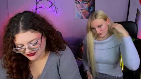 Snapshot of loya_best chatting on 25, 11, 2025 loya_best online show from 25, 11, 2025