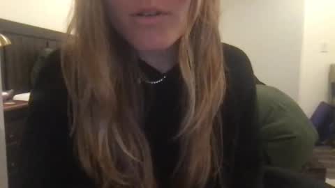 Snapshot of lozivelle chatting on 4, 12, 2025 lozivelle online show from 4, 12, 2025