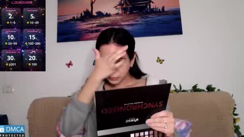 Snapshot of luara_ chatting on 22, 12, 2025 luara_ online show from 22, 12, 2025