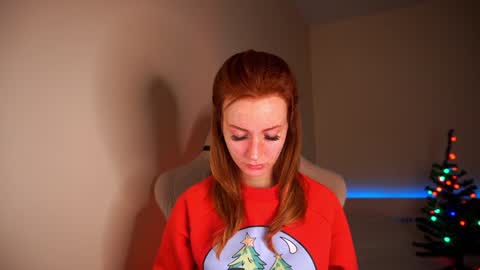 Snapshot of lubafox chatting on 25, 12, 2024 Luba online show from 25, 12, 2024