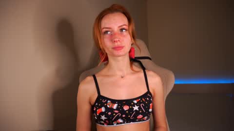 Snapshot of lubafox chatting on 12, 1, 2025 Luba online show from 12, 1, 2025