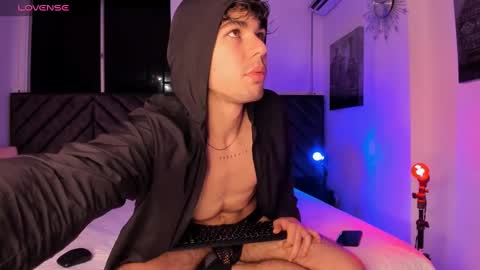 Luca Ferrer online show from 9, 12, 2024