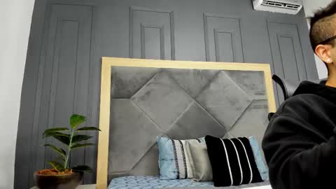 luca_morettii online show from 23, 10, 2025